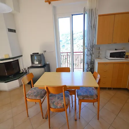 Escape Near Cinque Terre Nyaraló *