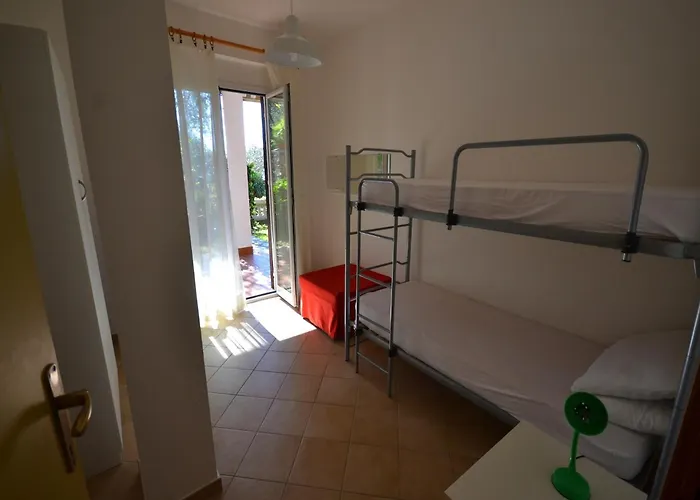 Escape Near Cinque Terre مونيلّي