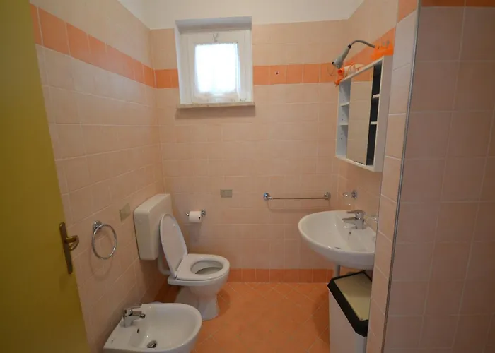 Escape Near Cinque Terre مونيلّي