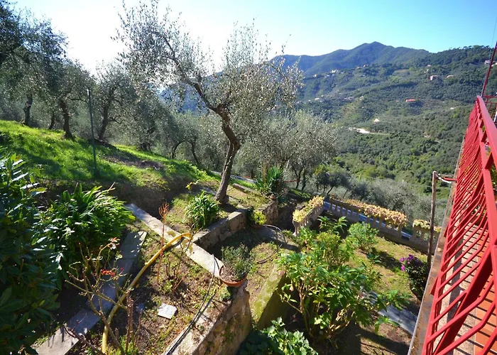 Escape Near Cinque Terre مونيلّي